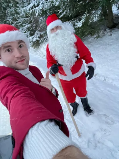 Kuva: Taikuritonttu ja joulupukki